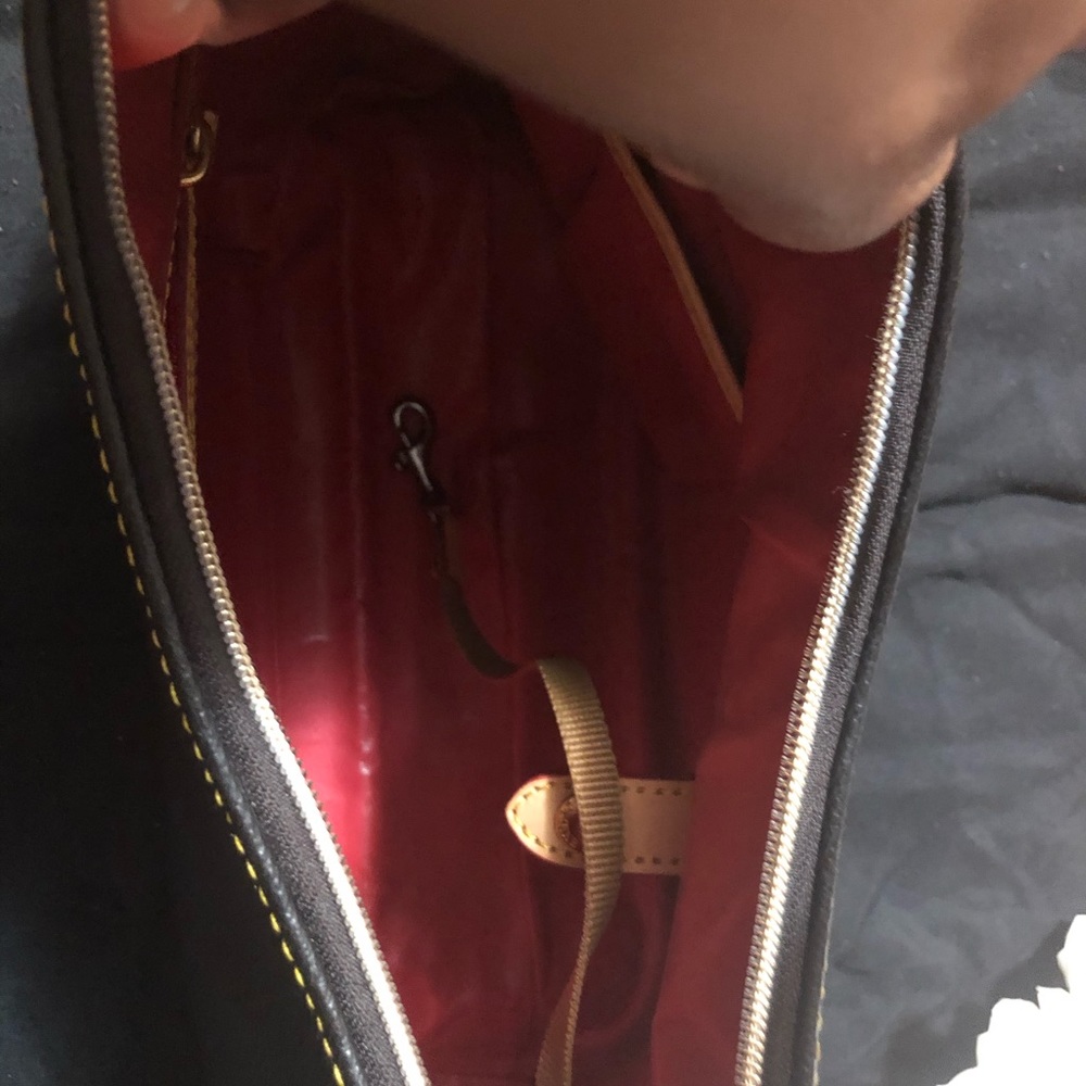 Beautiful Black and Tan dooney and bourke bag